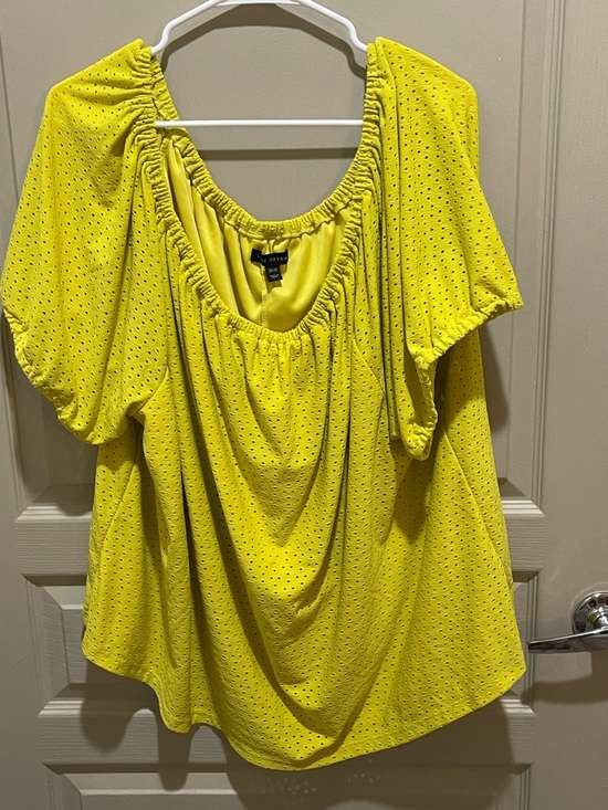 Lane Bryant Tops - NWOT- Lane Bryant- Eyelet Scoop Neck Women’s Top in Yellow/Lime color size 26/28